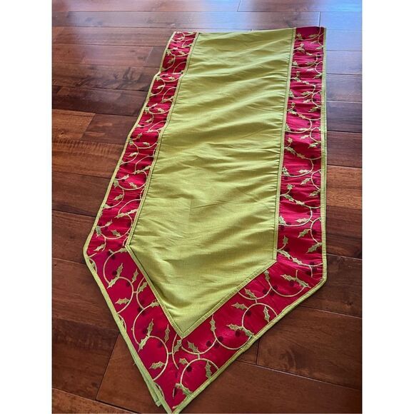 New Regency International Christmas Tree skirt and Table Runner Bright Green wit - Picture 7 of 8